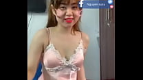 Китаяночка с милой фигурой занимается сексом с двумя самцами